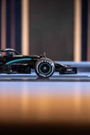 MINIATURA F1 MERCEDES AMG W11 / L. HAMILTON - ESCALA 1:10 COM 53CM