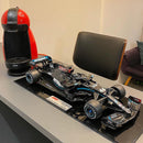 MINIATURA F1 MERCEDES AMG W11 / L. HAMILTON - ESCALA 1:10 COM 53CM