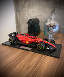 MINIATURA F1 FERRARI F1-75 / C.LECLERC - ESCALA 1:10 COM 53CM