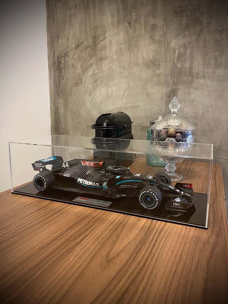MINIATURA F1 MERCEDES AMG W11 / L. HAMILTON - ESCALA 1:10 COM 53CM