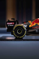 MINIATURA F1 RED BULL RB18 / M. VERSTAPPEN - ESCALA 1:10 COM 53CM