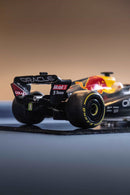MINIATURA F1 RED BULL RB18 / M. VERSTAPPEN - ESCALA 1:10 COM 53CM
