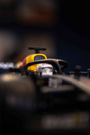 MINIATURA F1 RED BULL RB18 / M. VERSTAPPEN - ESCALA 1:10 COM 53CM
