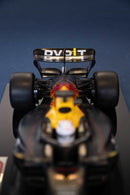 MINIATURA F1 RED BULL RB18 / M. VERSTAPPEN - ESCALA 1:10 COM 53CM