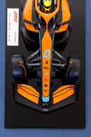 MINIATURA F1 MCLAREN MCL36 / L. NORRIS - ESCALA 1:10 COM 53CM