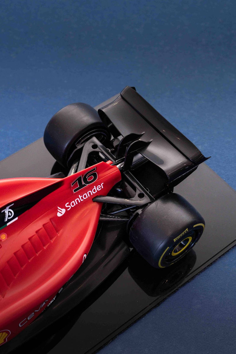 MINIATURA F1 FERRARI F1-75 / C.LECLERC - ESCALA 1:10 COM 53CM